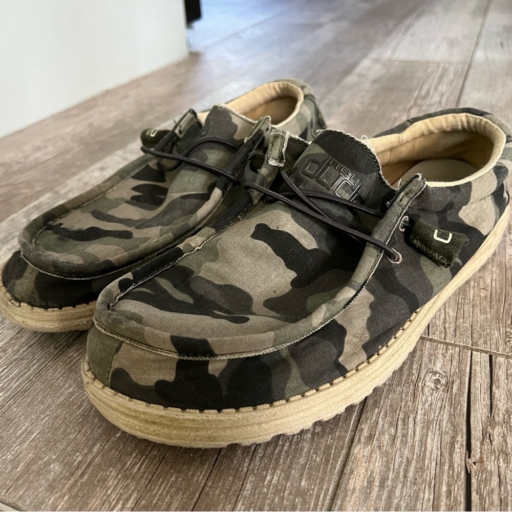 Hey Dude Men’s Wally Camo Size 8